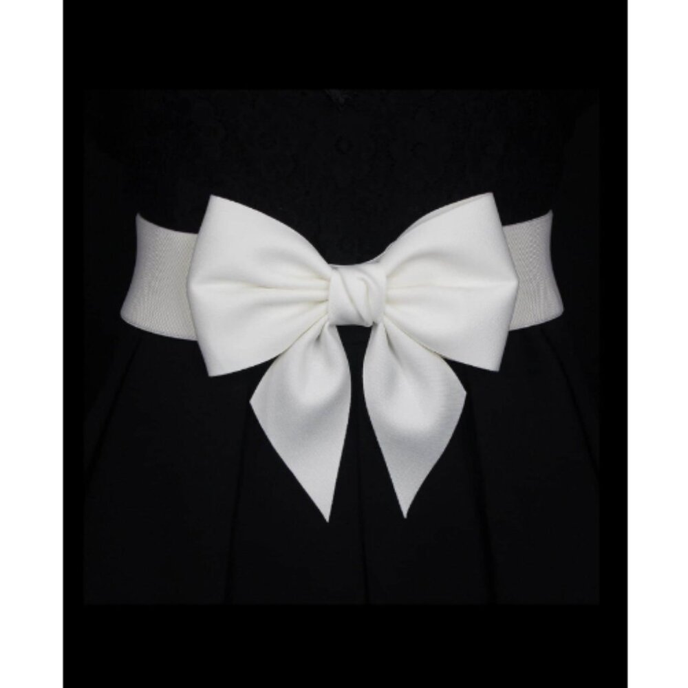 Women’s Elegant White Stretch Belt with Oversized Bow Accent Snap Closure 30"